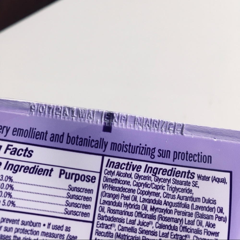 Alba Botanicals Lavender Broad Spectrum Sunscreen - Picture 4 of 4